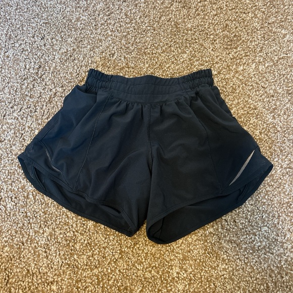 Lululemon Hotty Hot Low-Rise Lined Short 4” Black size 2 - Picture 1 of 3